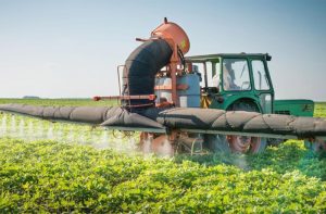 Ανανέωση της άδειας του ζιζανιοκτόνου glyphosate για 7 έτη και για γεωργική χρήση ζητά η Ευρωβουλή