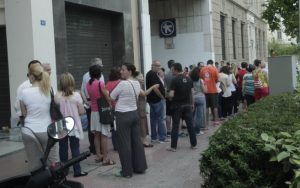 Όλα όσα πρέπει να ξέρετε για capital controls, συντάξεις, μισθούς και κάρτες